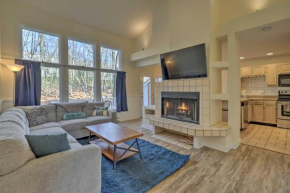Big Boulder Home with Fireplace half Mi to Ski!